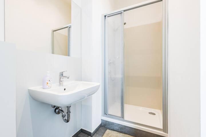 Budget Rooms West With Shared Kitchen ウィーン エクステリア 写真