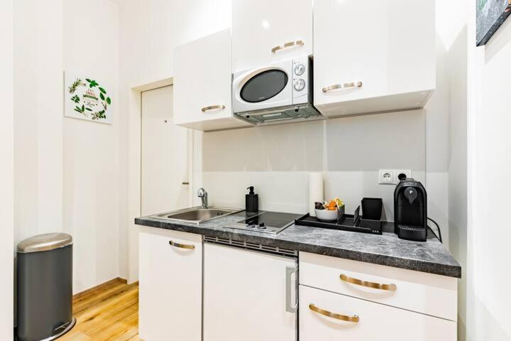 Budget Rooms West With Shared Kitchen ウィーン エクステリア 写真